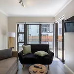 Stylish, Fully Equipped Apartment In Observatory