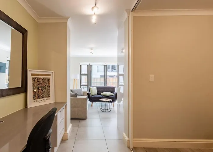 Stylish, Fully Equipped Apartment In Observatory