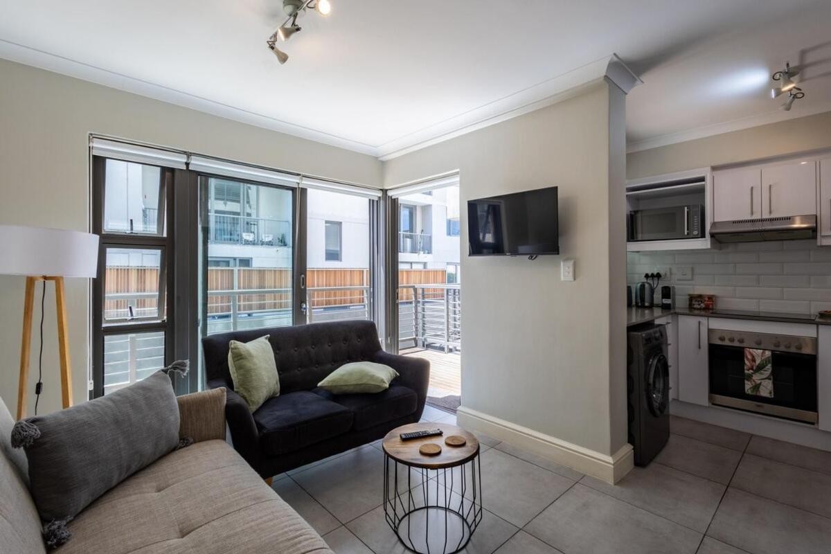 Stylish, Fully Equipped In Observatory * Cape Town