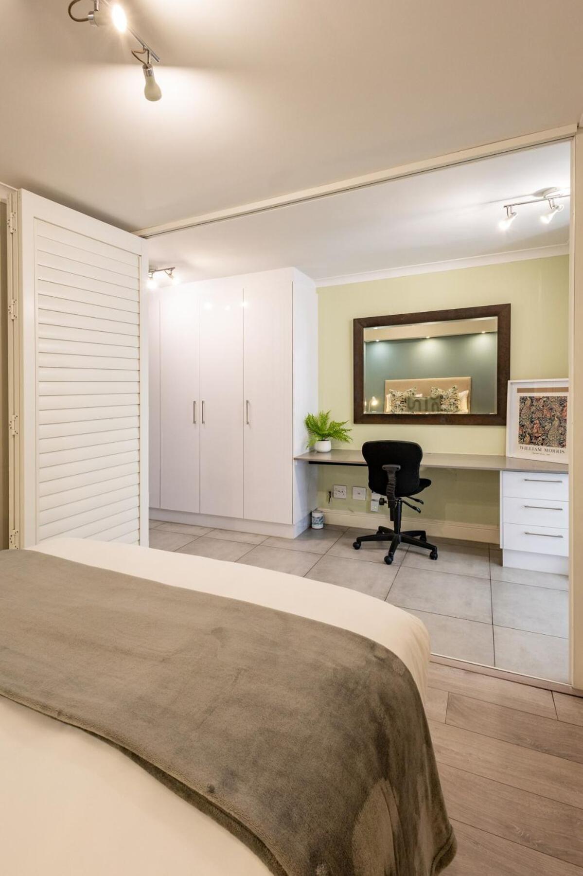 Stylish, Fully Equipped In Observatory Apartment